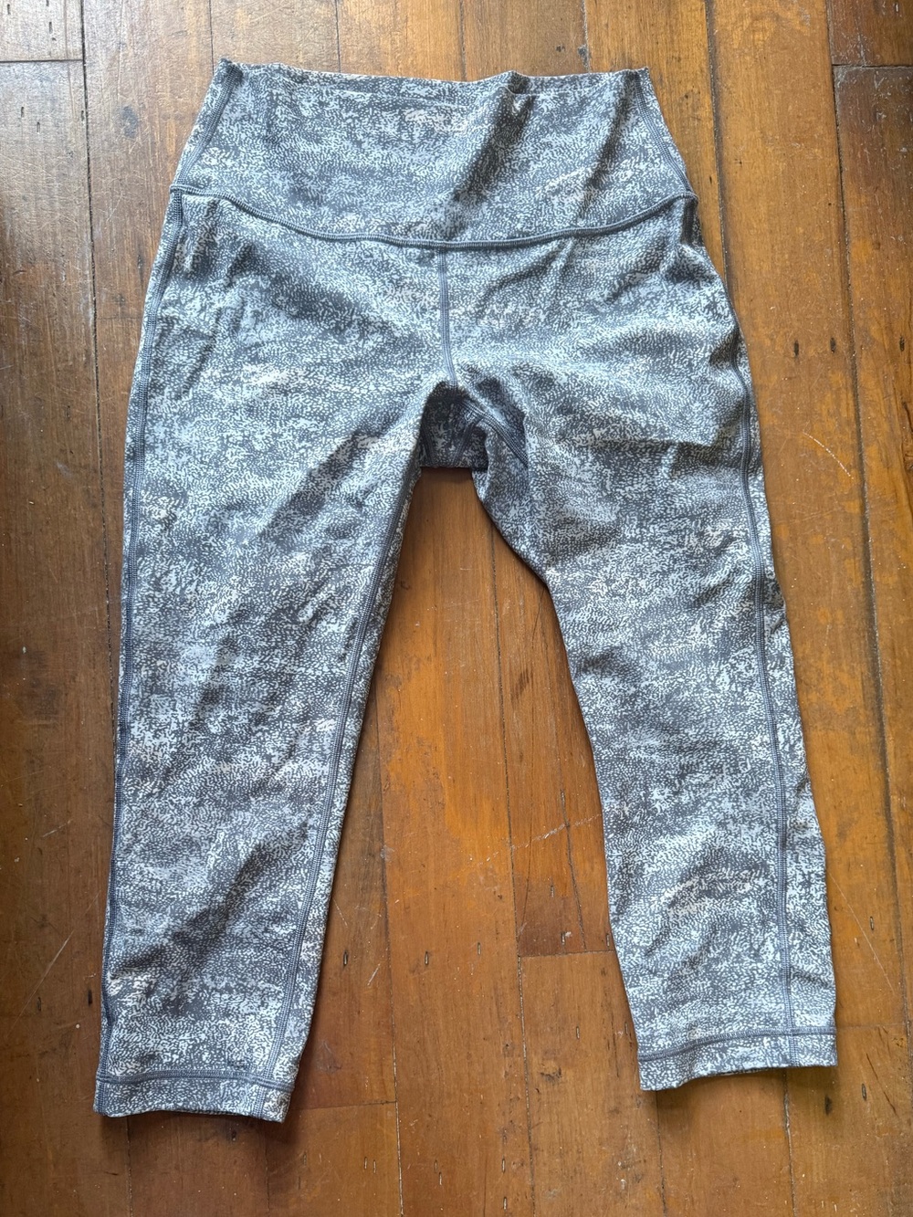 lululemon Wunder Under 23” SIZE 8